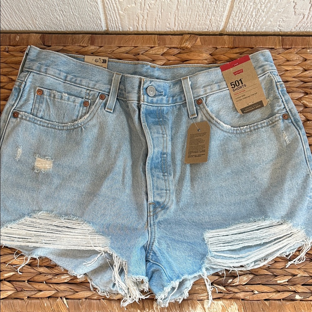 NWT Levi Strauss 501 High Rise Distressed Light Wash Shorts